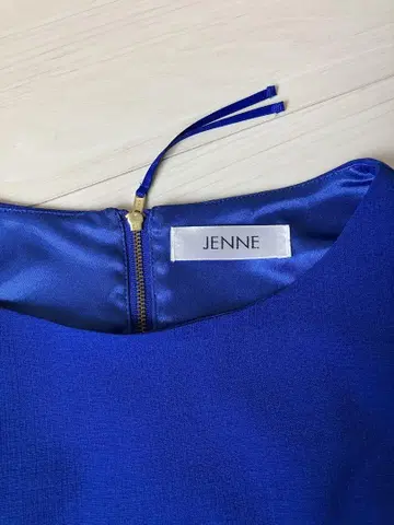JENNE 슬리브리스 상의 파랑