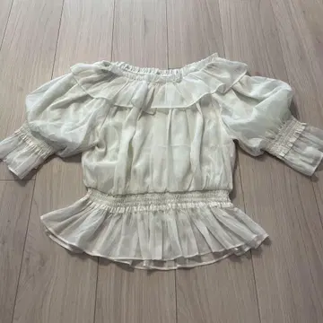 피 오프숄더 시어 프릴 풀오버 블라우스 아이보리