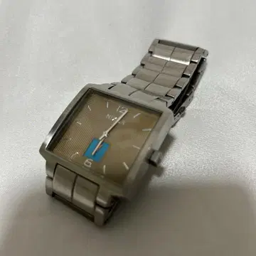 NIXON 닉슨 THE DISTRICT 손목시계 베이지
