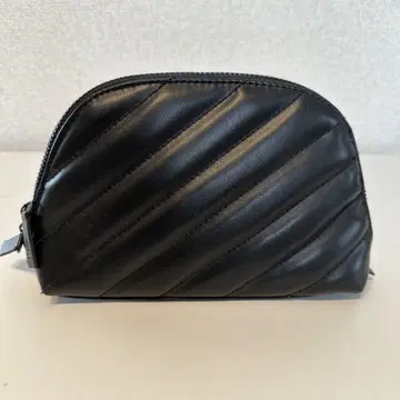 블랙 퀼팅 파우치