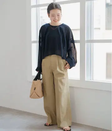 spic&span 시어 크로스 볼륨 블라우스