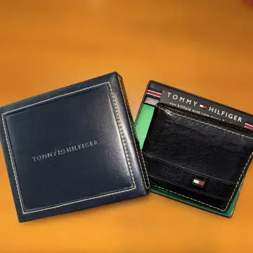 tommy hilfiger 타미힐피거 반지갑 박스 있음