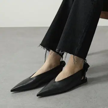 JIL SANDER 질 샌더 스틸레토 백리본 플랫슈즈