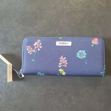 Cath Kidston 꽃무늬 장지갑 네이비 여권 케이스