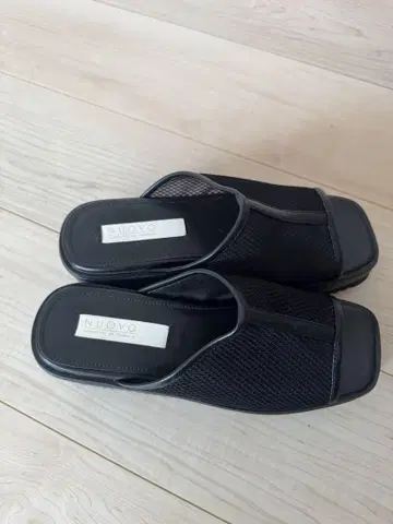 NUOVO 메쉬 뮬 플랫폼 블랙 통굽 샌들