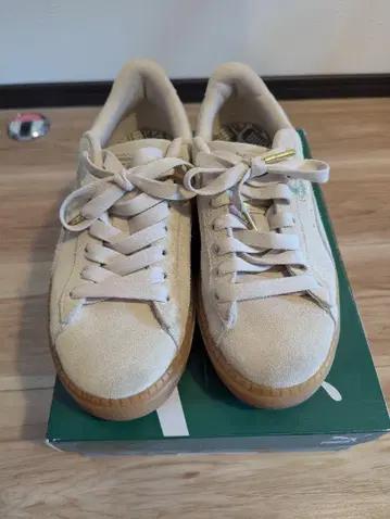 PUMA 스웨이드 통굽 스니커즈 크림