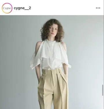 시뉴 cygne 오픈 숄더 블라우스 Maria