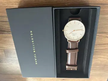 DANIEL WELLINGTON 브라운 가죽 손목시계