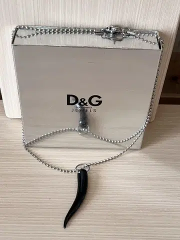 D&G 블랙 콘 모양 펜던트 목걸이 박스 포함 무료배송