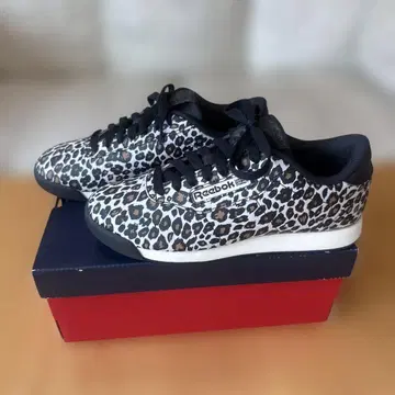 Reebok 레오파드 무늬 스니커즈 24cm 새상품