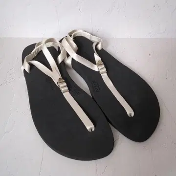 [미사용 새상품] BEAUTIFUL SHOES 샌들