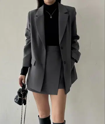[어깨 패드] 오버 사이즈 자켓 + 미니 스커트 셋업 주노아