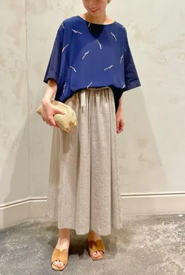 새상품 비어즐리 립스틱 패턴 티셔츠 네이비 x 블랙 상의 반팔