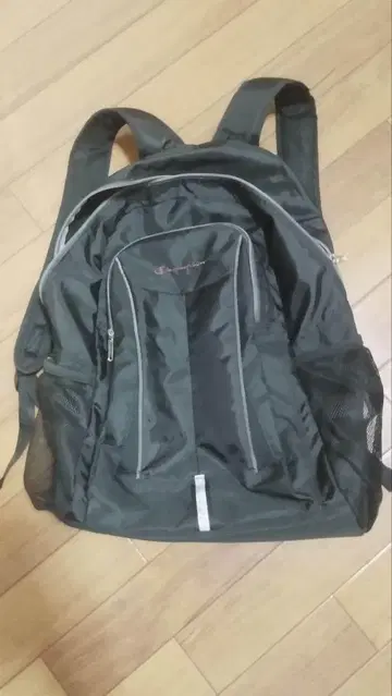 심플 블랙 나일론 백팩