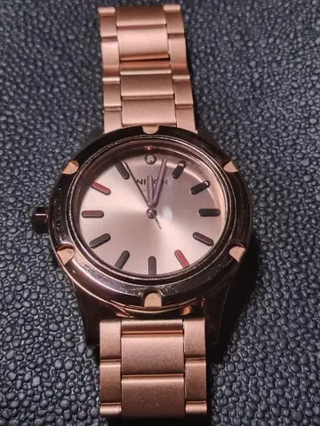 NIXON THE CAMDEN 손목시계 로즈 골드