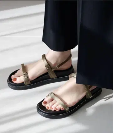 새상품급 LE TALON 젬 피스 샌들