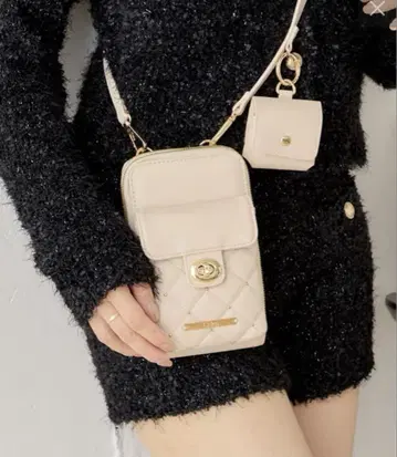 chico 퀼팅 스마트폰 숄더백