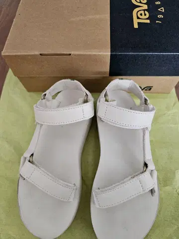 Teva 화이트 스포츠 샌들