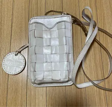 주케로 화이트 가죽 뜨개질 스마트폰 숄더백