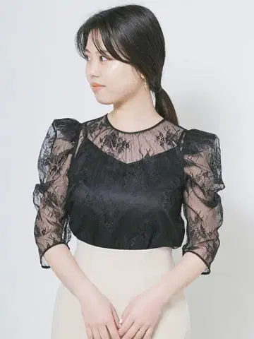 SNIDEL 포인티드 쓰리 레이스 블라우스