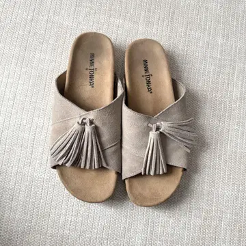 MINNETONKA 프린지 베이지 샌들