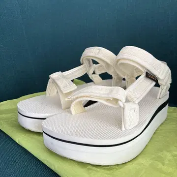 Teva 스포츠 샌들 화이트 통굽 US5 22cm