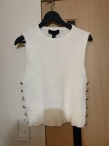 ZARA 화이트 슬리브리스 L 사이즈