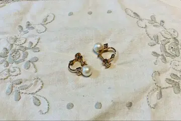 질스튜어트 펄 리본 클립형 귀찌