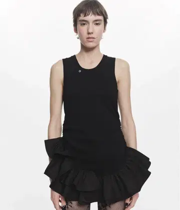 [ 당일 발송 ] Bibiy IRIS RUFFLE TOP 블랙
