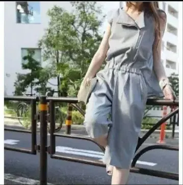 그레이 슬리브리스 크롭 살로펫
