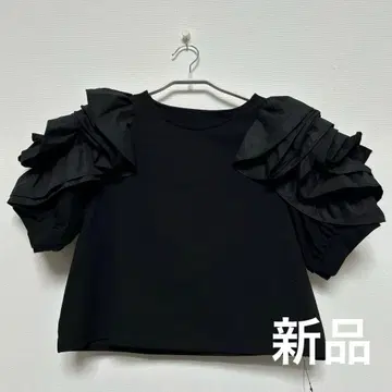 [새상품] &.노스탤지어 프릴 소매 반팔 상의 M 사이즈 블랙 컬러