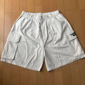 YOUNGER NINETY 화이트 카고 숏팬츠