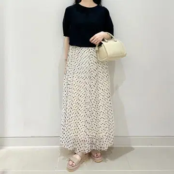 [새상품급] 그린 라벨 릴랙싱 도트 무늬 플리츠 롱 스커트