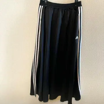 adidas 라인 스커트 미품