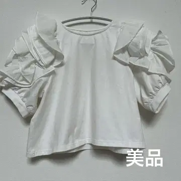 [ 새상품 ] &.노스탤지어 프릴 소매 반팔 상의 M 사이즈 화이트 컬러