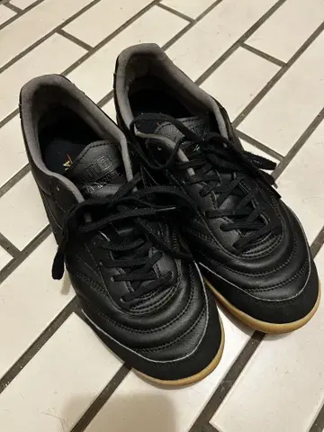 미즈노 블랙 풋살화 25.5cm