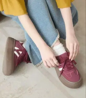 커스텀 라인 스니커즈 빨간색