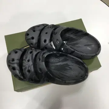 새상품) 킨 요기 KEEN YOGUI 샌들 28cm 1028525