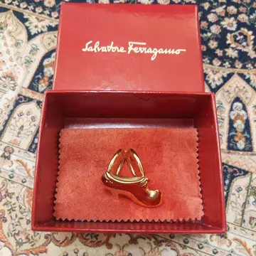 [박스 포함] Salvatore Ferragamo 스카프링 펌프스 모티브