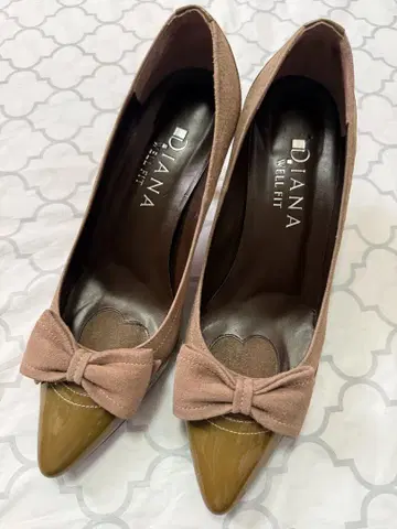 [새상품급] DIANA 리본 포함 펌프스 23.5cm