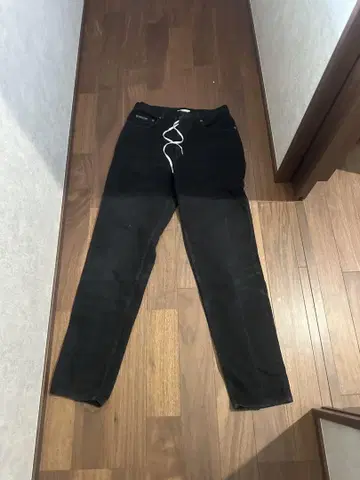 Calvin Klein Jeans 블랙 테이퍼드 데님 블랙 데님