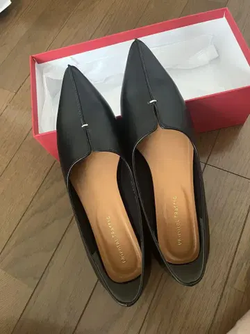 플레어 힐 포인티드 펌프스 45301 블랙 40