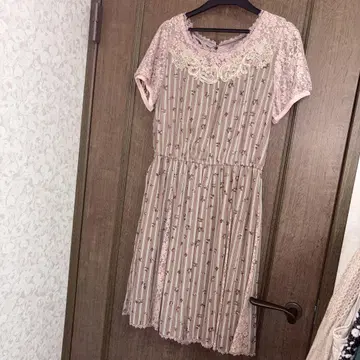 꽃무늬 스트라이프 반팔 무릎 기장 원피스 엑시즈팜