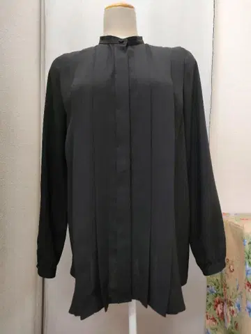 밀라 쇤 블랙 블라우스