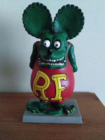Ed Roth RF 캐릭터 피규어