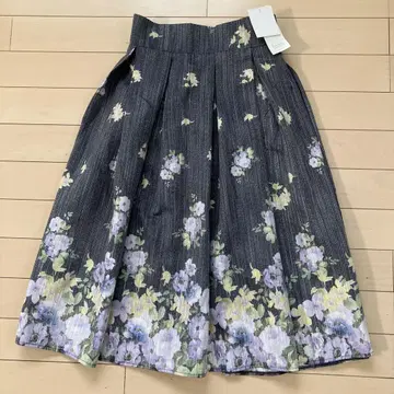 7.4 tocco 미사용 새상품 플레어 스커트 꽃무늬 그레이 M