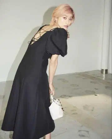 FRAY I.D 레이스업 퍼프 슬리브 원피스 오프숄더