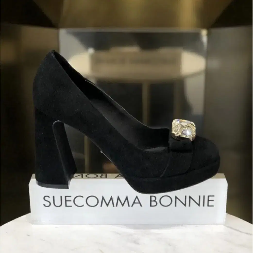 ★SUECOMMA BONNIE★ Pompom slidebeige DG2AM25052BEE Designer fashion, Seoul-fully created | W Concept