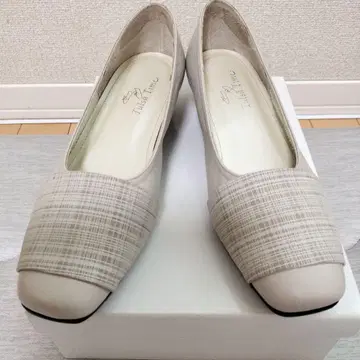 베이지 스트라이프 로우힐 펌프스