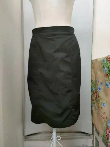 레킵 블랙 타이트 스커트
